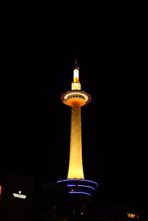 夜の京都タワー